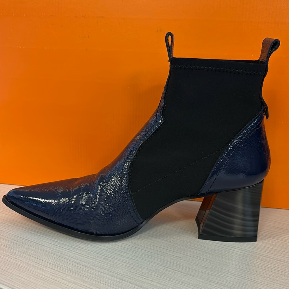 Dibia, Made in Spain. Only worn twice on carpet.